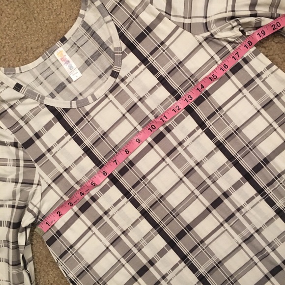 NWT LuLaRoe Lynnae long sleeve gray white top - Picture 2 of 9